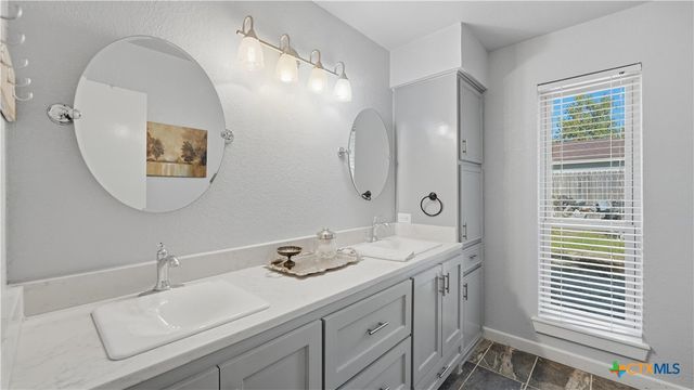1612 Kraft Ln, New Braunfels, TX 78130