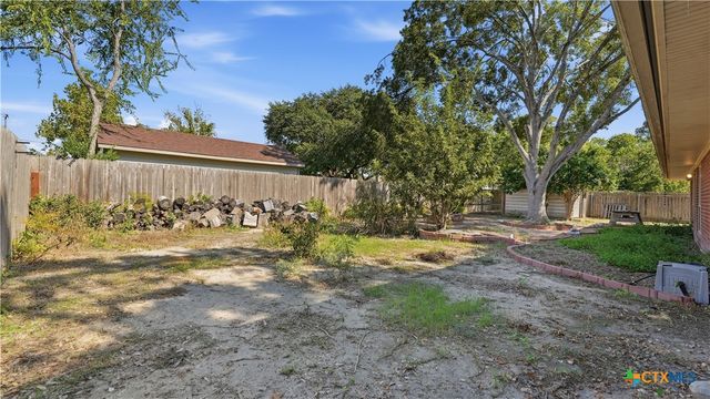 1612 Kraft Ln, New Braunfels, TX 78130