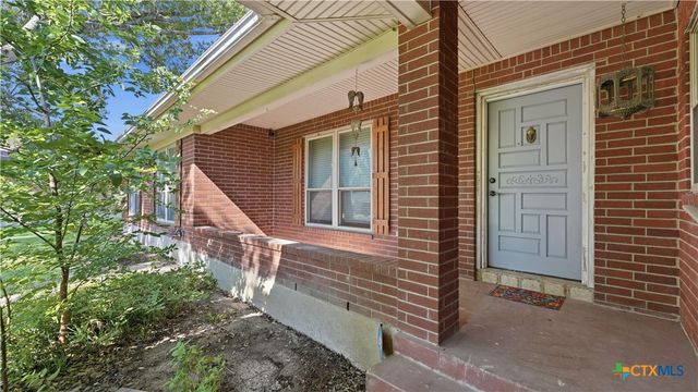 1612 Kraft Ln, New Braunfels, TX 78130