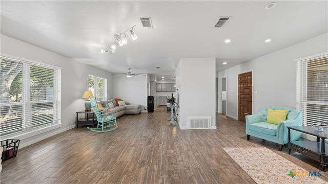 1612 Kraft Ln, New Braunfels, TX 78130