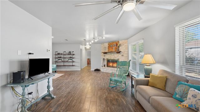 1612 Kraft Ln, New Braunfels, TX 78130