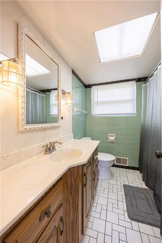 156 Mclaughlin Dr, New Kensington, PA 15068