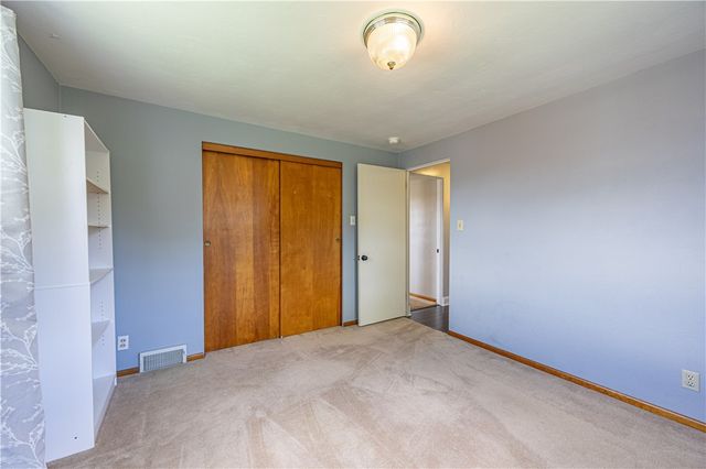 156 Mclaughlin Dr, New Kensington, PA 15068