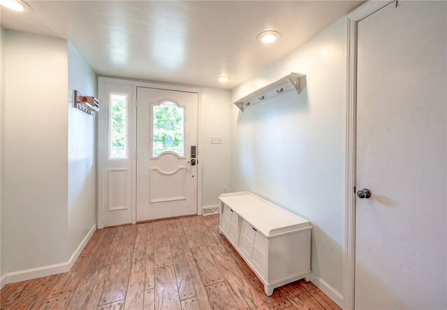 156 Mclaughlin Dr, New Kensington, PA 15068