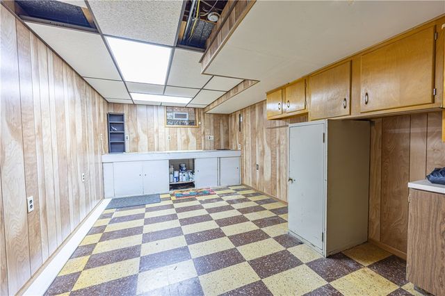 156 Mclaughlin Dr, New Kensington, PA 15068