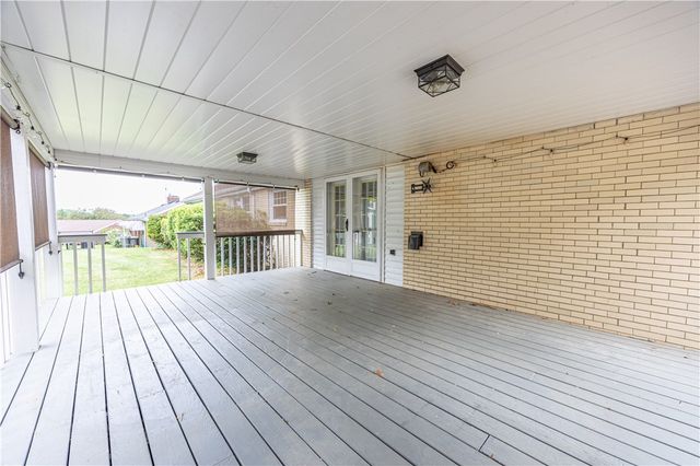 156 Mclaughlin Dr, New Kensington, PA 15068