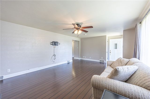 156 Mclaughlin Dr, New Kensington, PA 15068