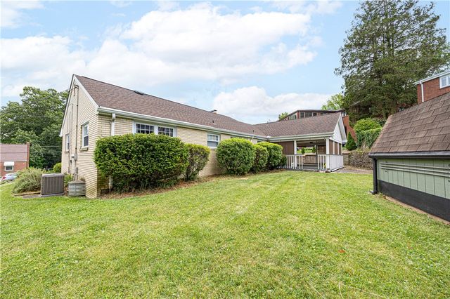 156 Mclaughlin Dr, New Kensington, PA 15068