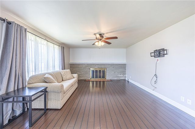156 Mclaughlin Dr, New Kensington, PA 15068