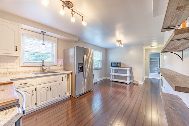 156 Mclaughlin Dr, New Kensington, PA 15068
