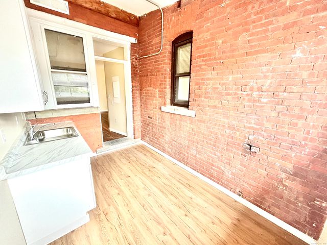 135 West Main Street 3F, Waterbury, CT 06702