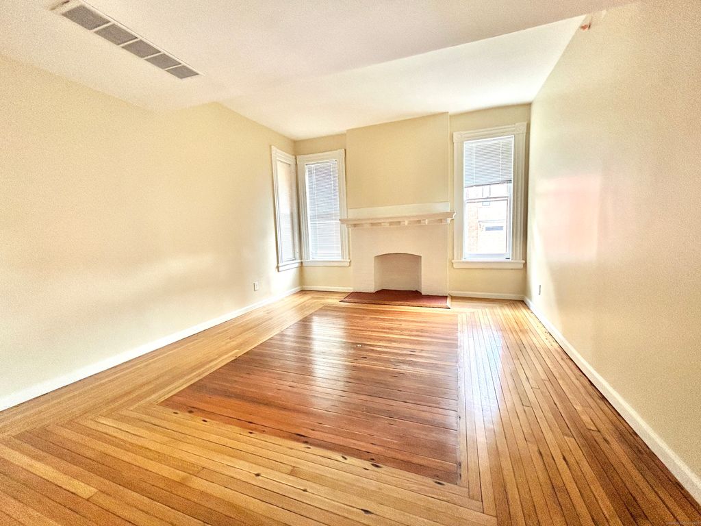 135 West Main Street 3F, Waterbury, CT 06702