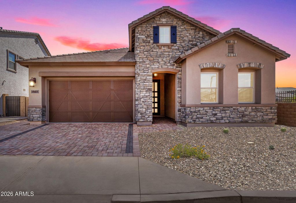 5719 E SAYAN Street, Mesa, AZ 85215