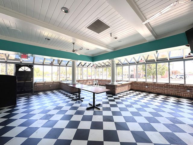 1987 Hilltop Drive, Redding, CA 96002