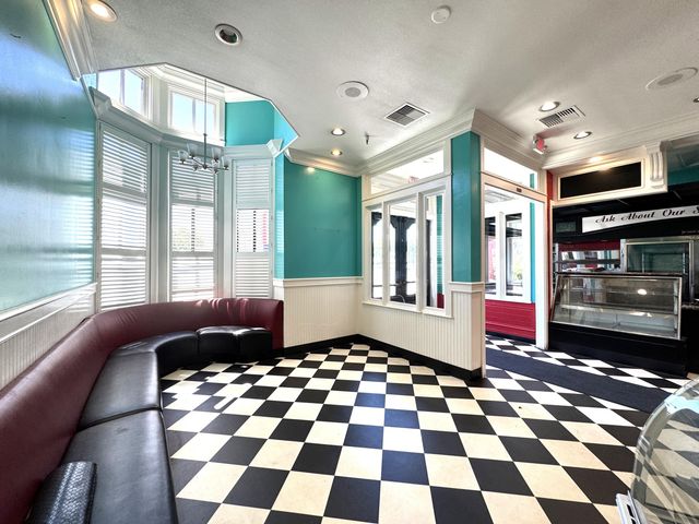 1987 Hilltop Drive, Redding, CA 96002