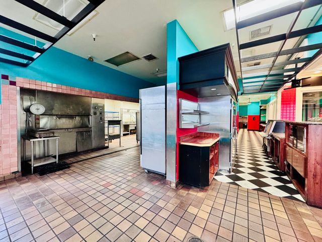 1987 Hilltop Drive, Redding, CA 96002