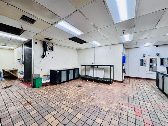 1987 Hilltop Drive, Redding, CA 96002