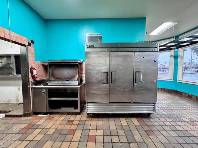 1987 Hilltop Drive, Redding, CA 96002