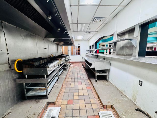 1987 Hilltop Drive, Redding, CA 96002