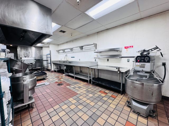 1987 Hilltop Drive, Redding, CA 96002