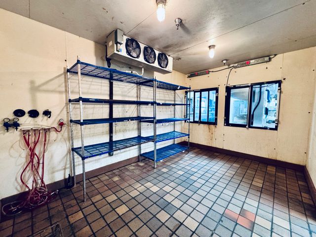 1987 Hilltop Drive, Redding, CA 96002