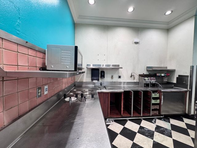 1987 Hilltop Drive, Redding, CA 96002