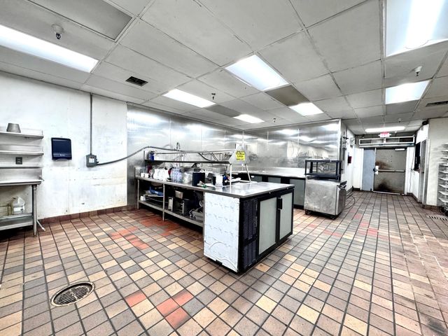 1987 Hilltop Drive, Redding, CA 96002