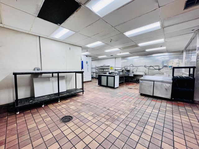 1987 Hilltop Drive, Redding, CA 96002