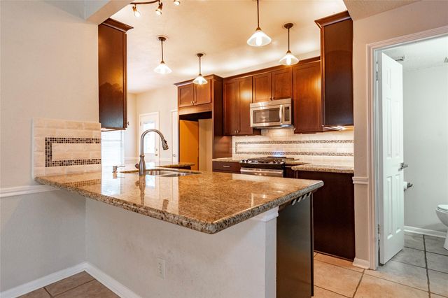1227 Mabry Mill Road, Houston, TX 77062
