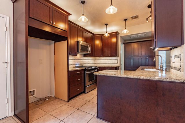 1227 Mabry Mill Road, Houston, TX 77062
