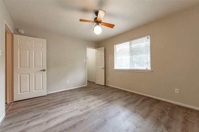 1227 Mabry Mill Road, Houston, TX 77062