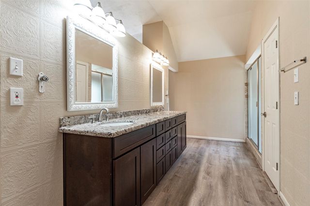 1227 Mabry Mill Road, Houston, TX 77062