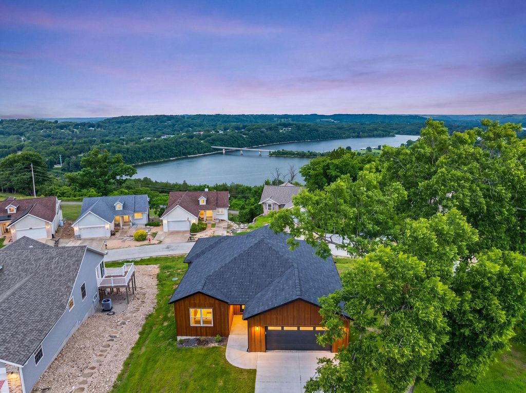 157 S Shining Mountain Drive, Cape Fair, MO 65624