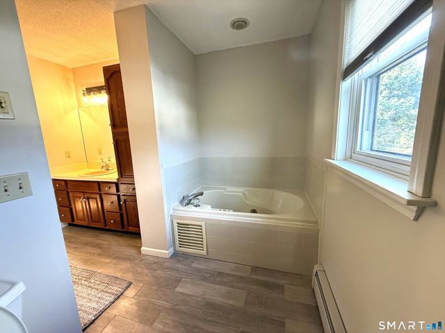 28 Colgate Drive, Manchester, CT 06042