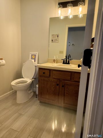 28 Colgate Drive, Manchester, CT 06042