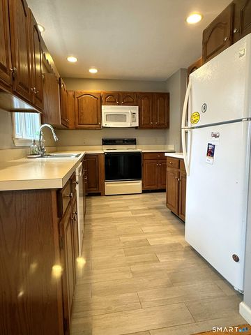 28 Colgate Drive, Manchester, CT 06042