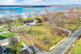 000 Southpointe Drive, Grosse Ile, MI 48138
