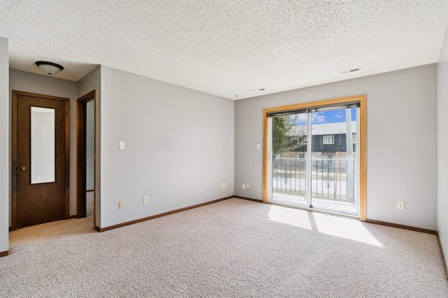 1115 Flammang Dr Apt 4, Waterloo, IA 50702
