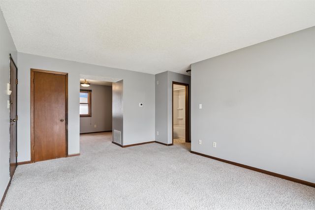1115 Flammang Dr Apt 4, Waterloo, IA 50702