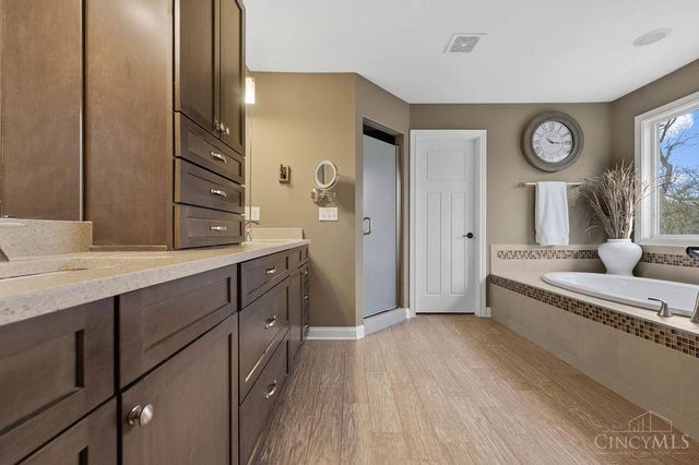 10741 Hampton Glen Lane, Hamilton Twp, OH 45140