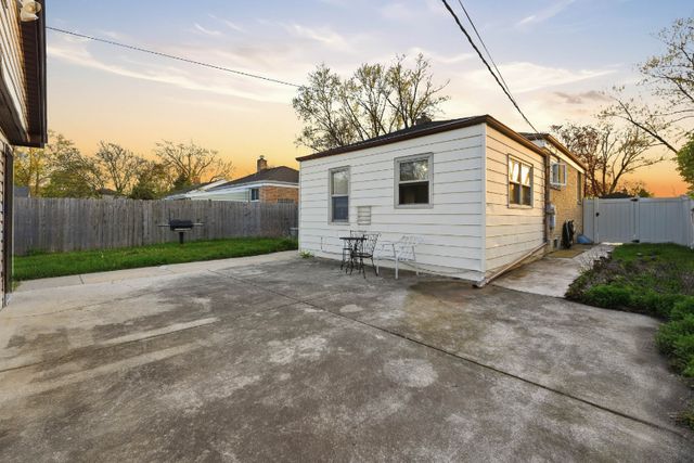 9035 Austin Avenue, Morton Grove, IL 60053