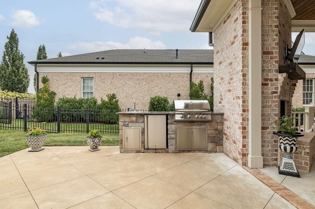 813 Stonewater Blvd, Franklin, TN 37064