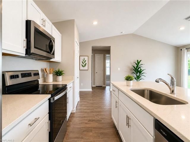 2728 NE 5th PL, Cape Coral, FL 33909