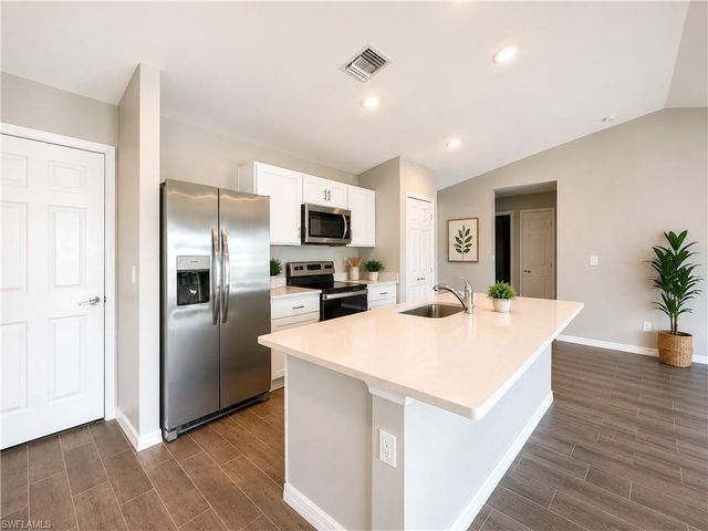 2728 NE 5th PL, Cape Coral, FL 33909