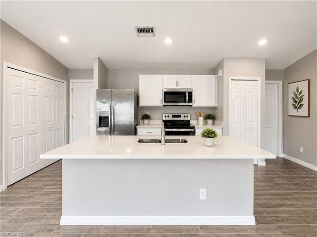 2728 NE 5th PL, Cape Coral, FL 33909