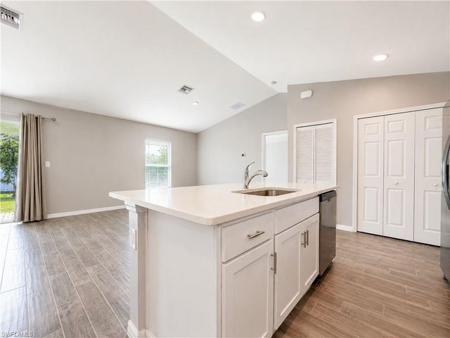 2728 NE 5th PL, Cape Coral, FL 33909