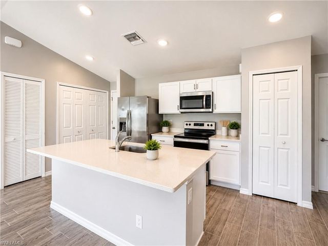 2728 NE 5th PL, Cape Coral, FL 33909