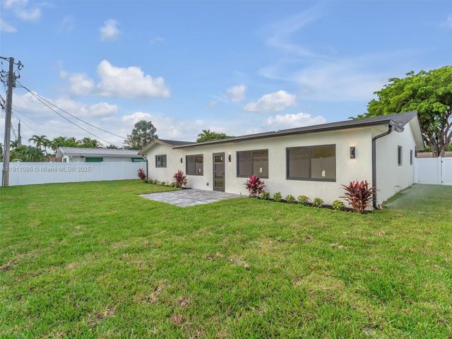 2120 NE 55th Ct, Fort Lauderdale, FL 33308