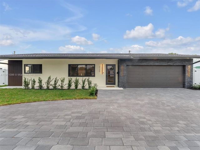 2120 NE 55th Ct, Fort Lauderdale, FL 33308