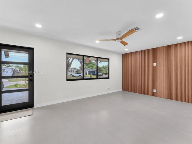 2120 NE 55th Ct, Fort Lauderdale, FL 33308